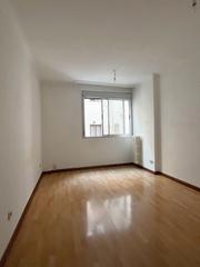 Miete Etagenwohnung in Calle fuenterrabía 9