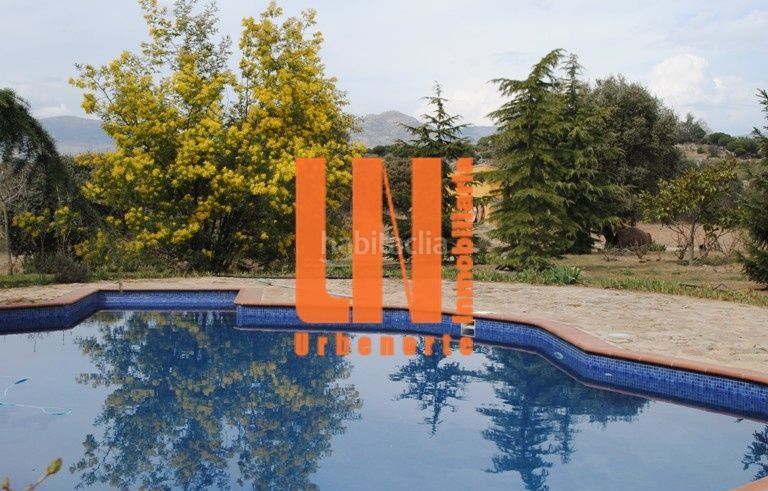 Foto f199dd10-0b05-41aa-95f7-96d609b90655. Xalet amb calefacció aparcament piscina a Mojadillas-Parque de las Infantas-El Paraiso Valdemorillo
