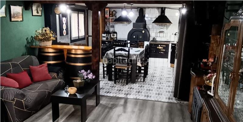 Foto 309603c2-b3bb-49f3-bf5a-7df93e767b1a. Chalet avec cheminée chauffage parking piscine dans Otero de Herreros