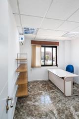 Miete Büro in La Ermita. Luminoso despacho en parla. bien comunicado, a 1 minuto de la a-