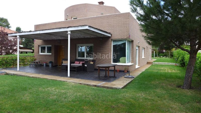 Foto 71a5f140-2f7a-4940-af0a-511171144aaf. Lloguer casa amb xemeneia calefacció a Aravaca Madrid