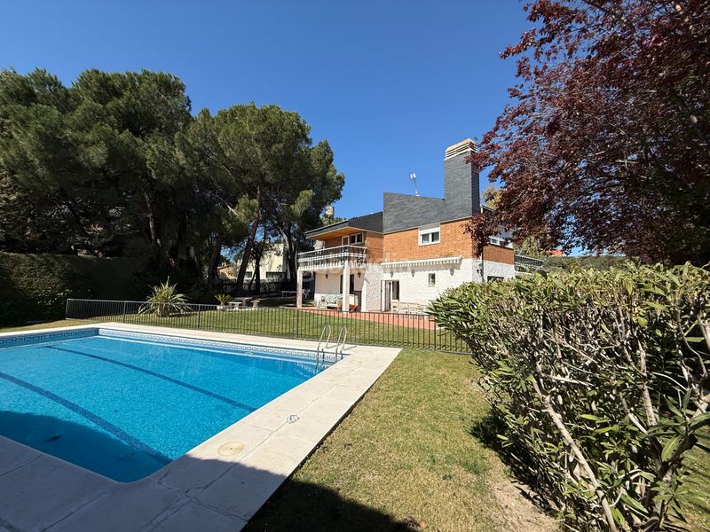 Foto 471f5f37-3960-4255-bea8-1be641fec690. Xalet amb xemeneia calefacció aparcament piscina a Rozas de Madrid (Las)