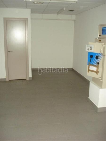 Foto 23946cf0-73a1-4876-af9f-330290581bcb. Alquiler local comercial excelente local en la plaza del ayuntamiento en Colmenar Viejo