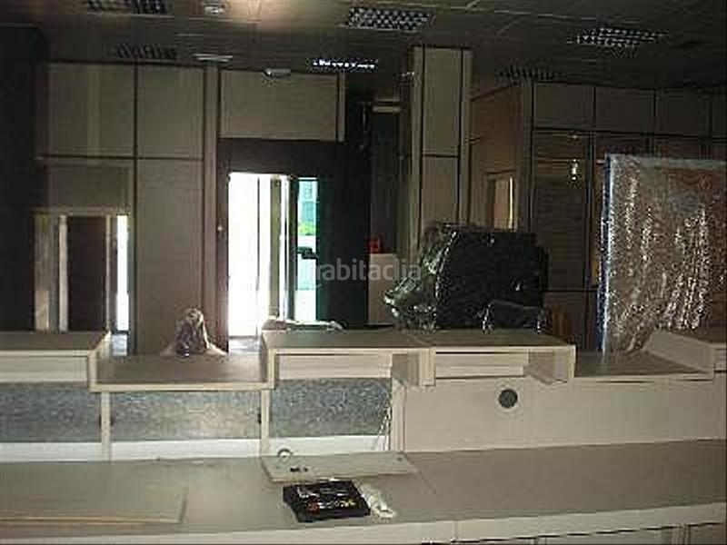 Foto a5817364-030b-49d3-b656-133947d15f1e. Alquiler local comercial excelente local en la plaza del ayuntamiento en Colmenar Viejo