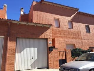 Casa adossada a Chozas de Canales