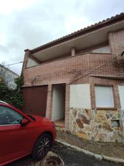 Casa adossada a Cadalso de los Vidrios