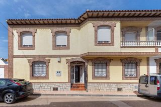 Semi detached house in Pueblanueva (La)