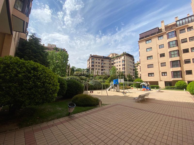 Foto dad65b80-5999-470a-be66-62d1708d3dba. Pis amb piscina a Simancas Madrid