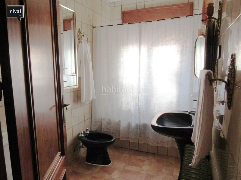 Foto 01070334-9d5c-4e72-be9f-a10ca2187619. Casa aparellada amb xemeneia a Escalona