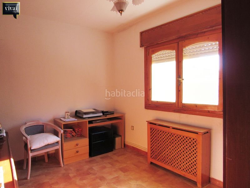 Foto 03f88702-a376-4817-b832-bd2d8a1b51c1. Casa aparellada amb xemeneia a Escalona