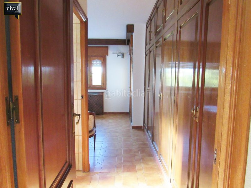 Foto 042f1dbc-d733-450d-b5d1-e577fbbeb9d3. Casa aparellada amb xemeneia a Escalona