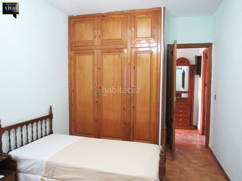 Foto 0d0050a5-86a4-45de-a87b-1f4c2574e76b. Casa aparellada amb xemeneia a Escalona