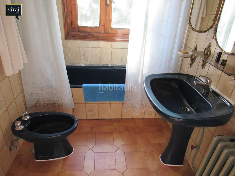 Foto 1179abe5-6e0d-4f2f-94e6-f76795da77a4. Casa aparellada amb xemeneia a Escalona