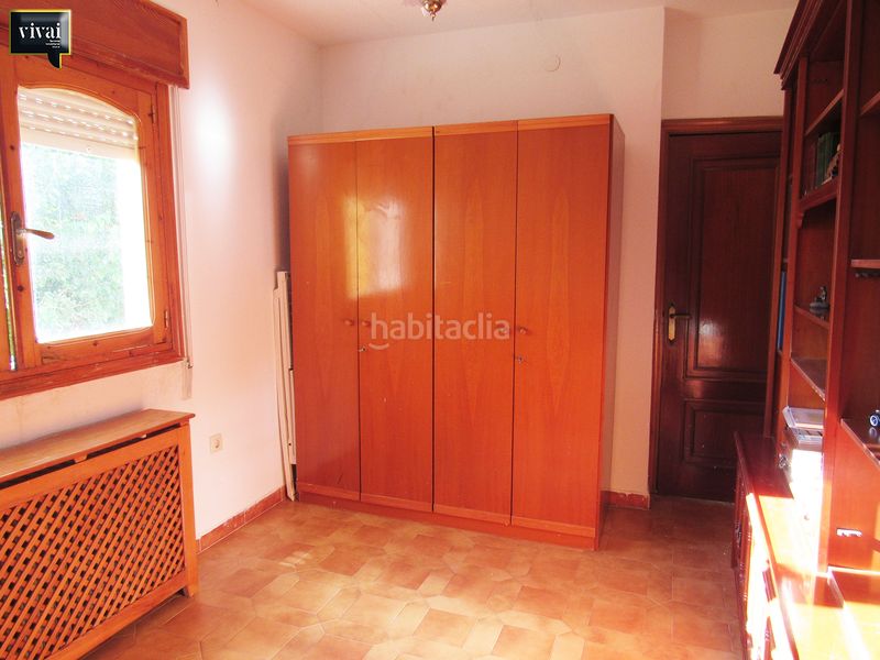 Foto 1b3e2c71-2cf9-4672-a9ee-77dc98d93a98. Casa aparellada amb xemeneia a Escalona