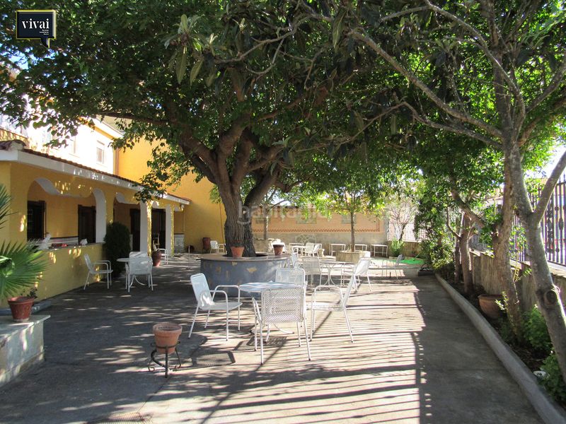 Foto 4455d3ee-fe65-4f58-b87d-e4db33165735. Casa aparellada amb xemeneia a Escalona