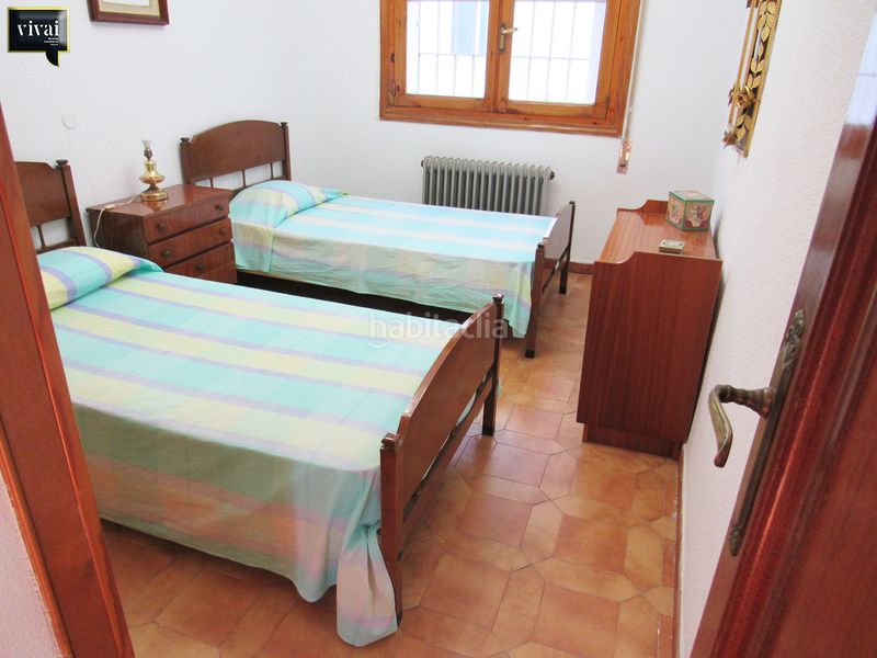 Foto 625d844e-6714-49d6-83c6-6d0c7d97b1a0. Casa aparellada amb xemeneia a Escalona