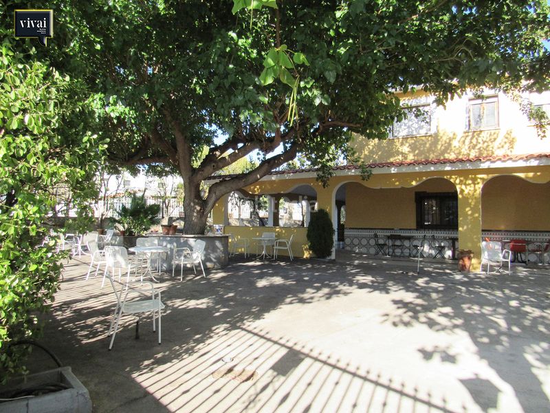 Foto aa81ab65-3d00-418b-8a4d-0cf2ee1f0757. Casa aparellada amb xemeneia a Escalona