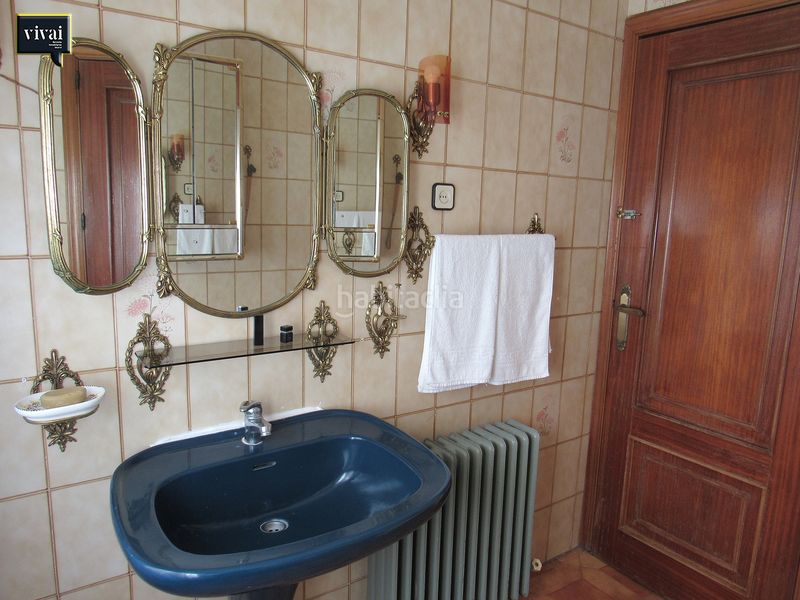 Foto daa38873-c647-4d4e-a5ca-f36efe82c428. Casa aparellada amb xemeneia a Escalona