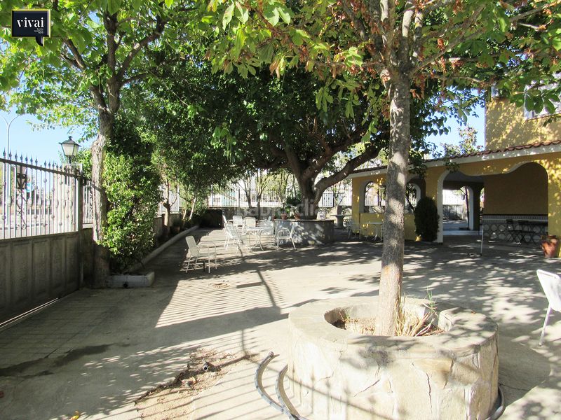 Foto f444d49a-4f2d-42fd-9c64-780cf306ff42. Casa aparellada amb xemeneia a Escalona