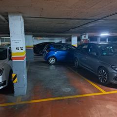 Parking coche en Carrer de Prat de la Riba