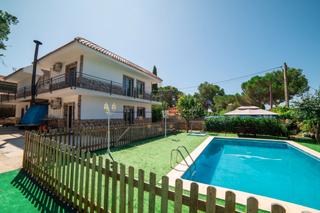 Casa  Carrer can cardús. Privacidad y silencio