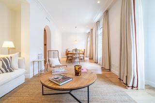 Piso en Almagro. Espectacular vivienda con balcones a estrenar en almagro