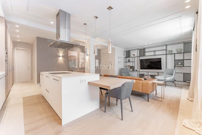 Foto a9ee3361-d226-4dd4-b1d1-1ec60ef27699. Piso espectacular piso reformado de 187 m con apartamento independiente en elegante edificio de principios de siglo en Madrid