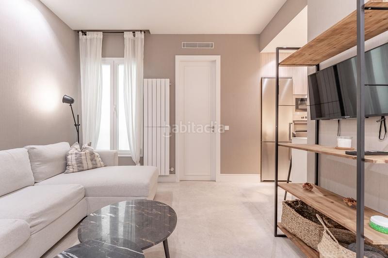Foto c0f4c452-92c8-450e-b617-4f5528267cb7. Piso espectacular piso reformado de 187 m con apartamento independiente en elegante edificio de principios de siglo en Madrid