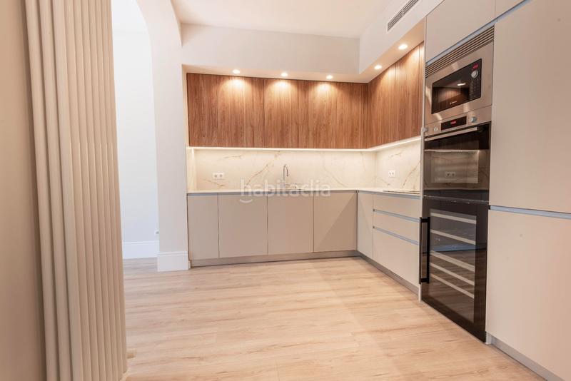 Foto d41c72bc-de4d-4ff9-8331-58545b3ec755. Piso elegante vivienda a estrenar en edificio clásico con vistas al retiro en Madrid