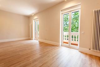 Pis en Ibiza. Elegante vivienda a estrenar en edificio clsico con vistas al r