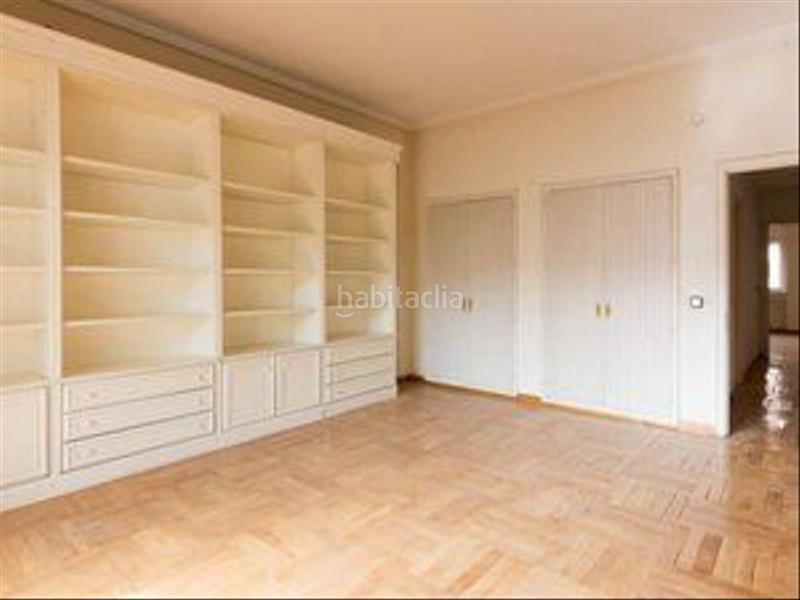 Foto 9aa8d87a-0f3d-4424-90bb-5d5e9b5267a9. Piso increíble vivienda para reformar en Goya en Goya Madrid