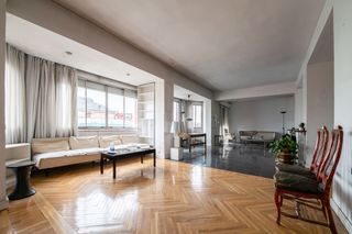 Piso en Lista. Vivienda segregable  a reformar en guindalera