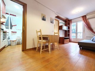 Location Appartement  Plaza del general vara de rey. Apartamento todo independiente en latina