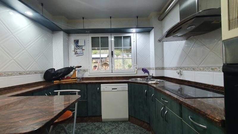 Foto 0724fd17-2483-4c6a-81bf-2ab83d7e4a49. Chalet con camino parcheggio in Vega de Espinareda