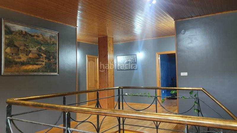 Foto 15406c48-60e0-42d1-9c4d-5724ebf2f22f. Chalet con camino parcheggio in Vega de Espinareda