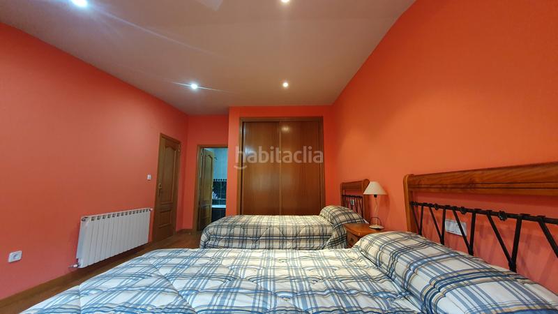 Foto 17f515d2-e5a8-4145-a79f-a9ce024c513e. Chalet con camino parcheggio in Vega de Espinareda