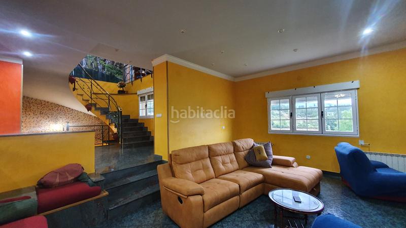 Foto 4b8d6f58-1243-48f8-8b6a-3e287f2b1eb3. Chalet con camino parcheggio in Vega de Espinareda