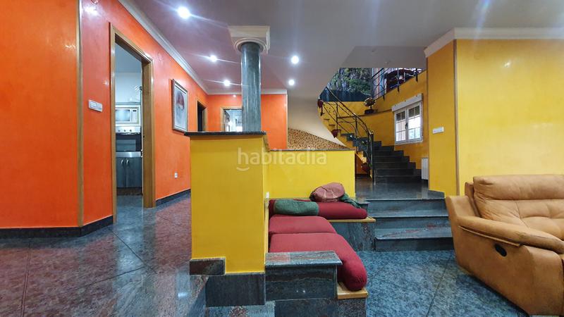 Foto 4d6492df-fce8-4b0c-9477-c3a9913e7e0d. Chalet con camino parcheggio in Vega de Espinareda