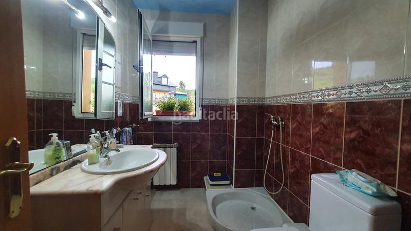 Foto 5243b403-84d2-4cc9-8737-1bc7e4661a9e. Chalet con camino parcheggio in Vega de Espinareda