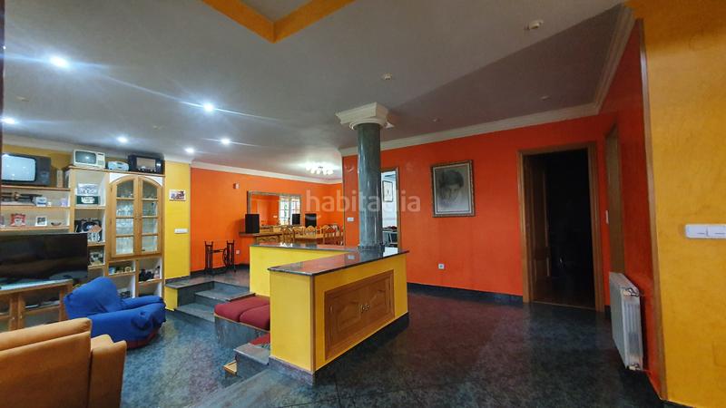 Foto 77813501-e70f-442d-8caf-bc8b0e16d856. Chalet con camino parcheggio in Vega de Espinareda