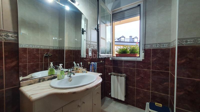 Foto a11beabf-c688-4650-8ce1-376cda43025a. Chalet con camino parcheggio in Vega de Espinareda