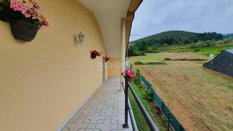 Foto b3bf11b3-3d57-429f-8c2a-628819fa0efa. Chalet con camino parcheggio in Vega de Espinareda