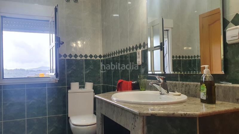 Foto b76868ae-edac-48e6-ab3e-97c74d1c614f. Chalet con camino parcheggio in Vega de Espinareda