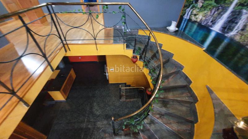 Foto c8e9b215-84f9-4d43-9eac-fca38fdd9965. Chalet con camino parcheggio in Vega de Espinareda