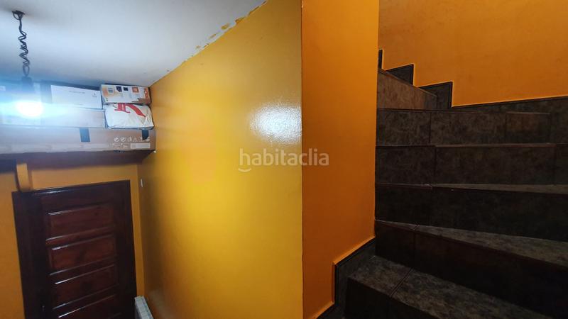 Foto cafc7d51-54bd-46eb-afe4-c848c639b797. Chalet con camino parcheggio in Vega de Espinareda