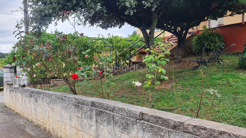 Foto d3af27dc-69ed-4a3e-a33a-ba5bded5cefd. Chalet con camino parcheggio in Vega de Espinareda