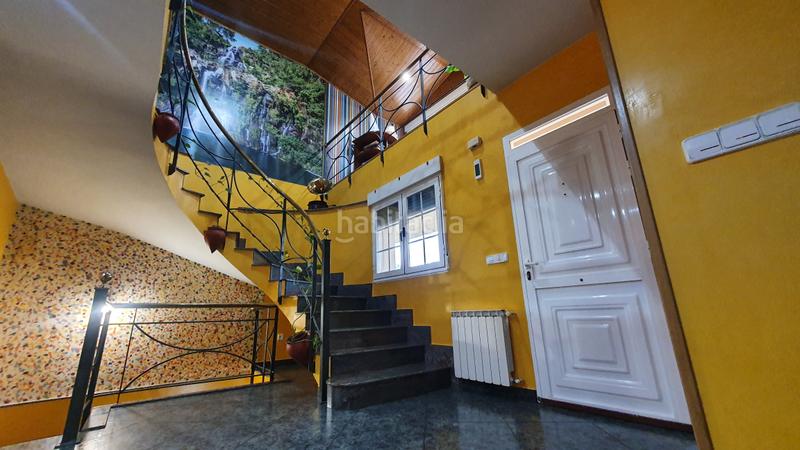 Foto df6b17a6-ce9a-47ab-896f-233624049ec5. Chalet con camino parcheggio in Vega de Espinareda