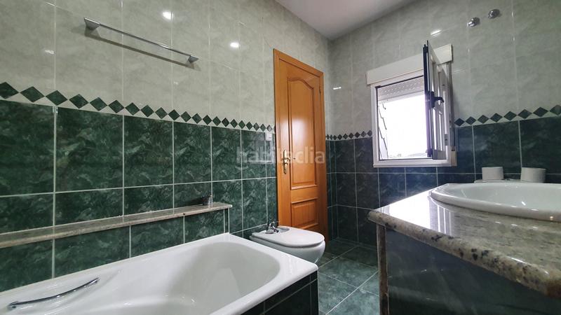 Foto e8622fd4-6a65-4a11-bb85-4c512cba6192. Chalet con camino parcheggio in Vega de Espinareda