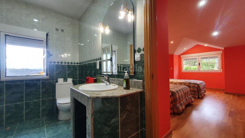 Foto ef9eb64a-5ace-4450-8edc-426dd1816d91. Chalet con camino parcheggio in Vega de Espinareda