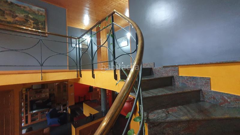 Foto f56c67c0-a3e7-4a8b-aa29-fd6dc206dfd8. Chalet con camino parcheggio in Vega de Espinareda